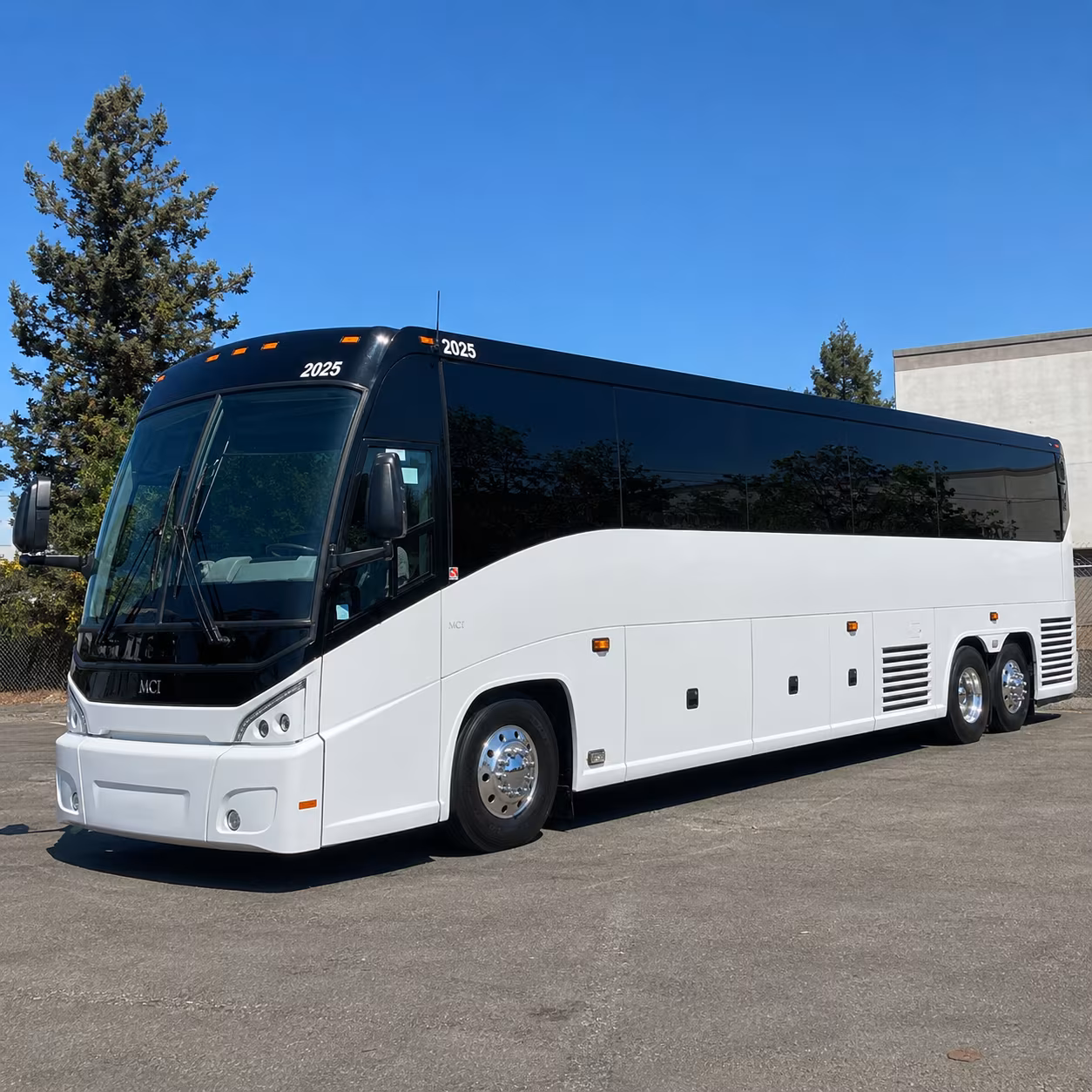 hotel shuttle buses between west bloomfield hotels and dtw