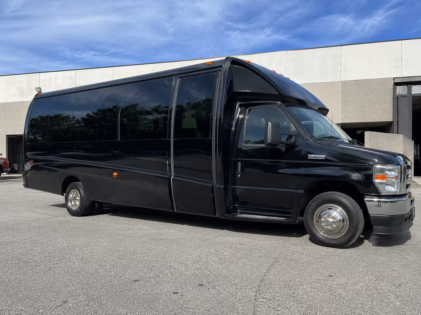 minibus rentals for bloomfield hills and birmingham prom groups