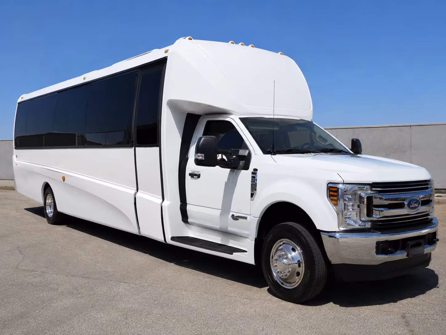 minibus rentals for intimate wine tasting groups in west bloomfield