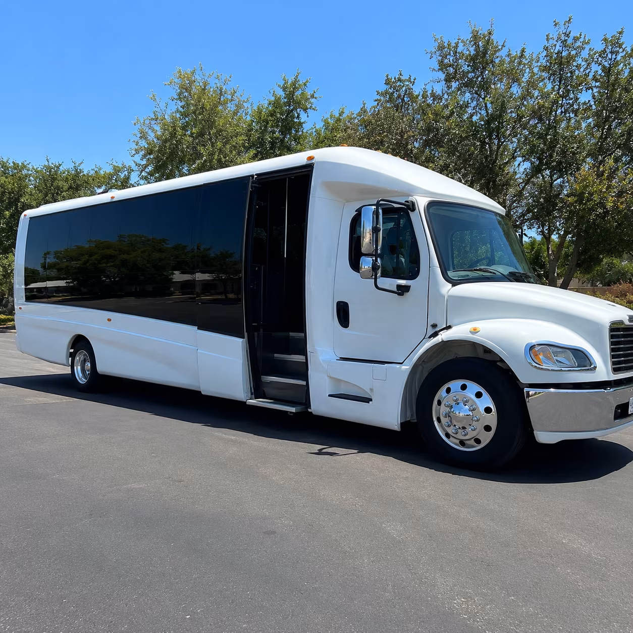 shuttle buses for west bloomfield sporting events and outings