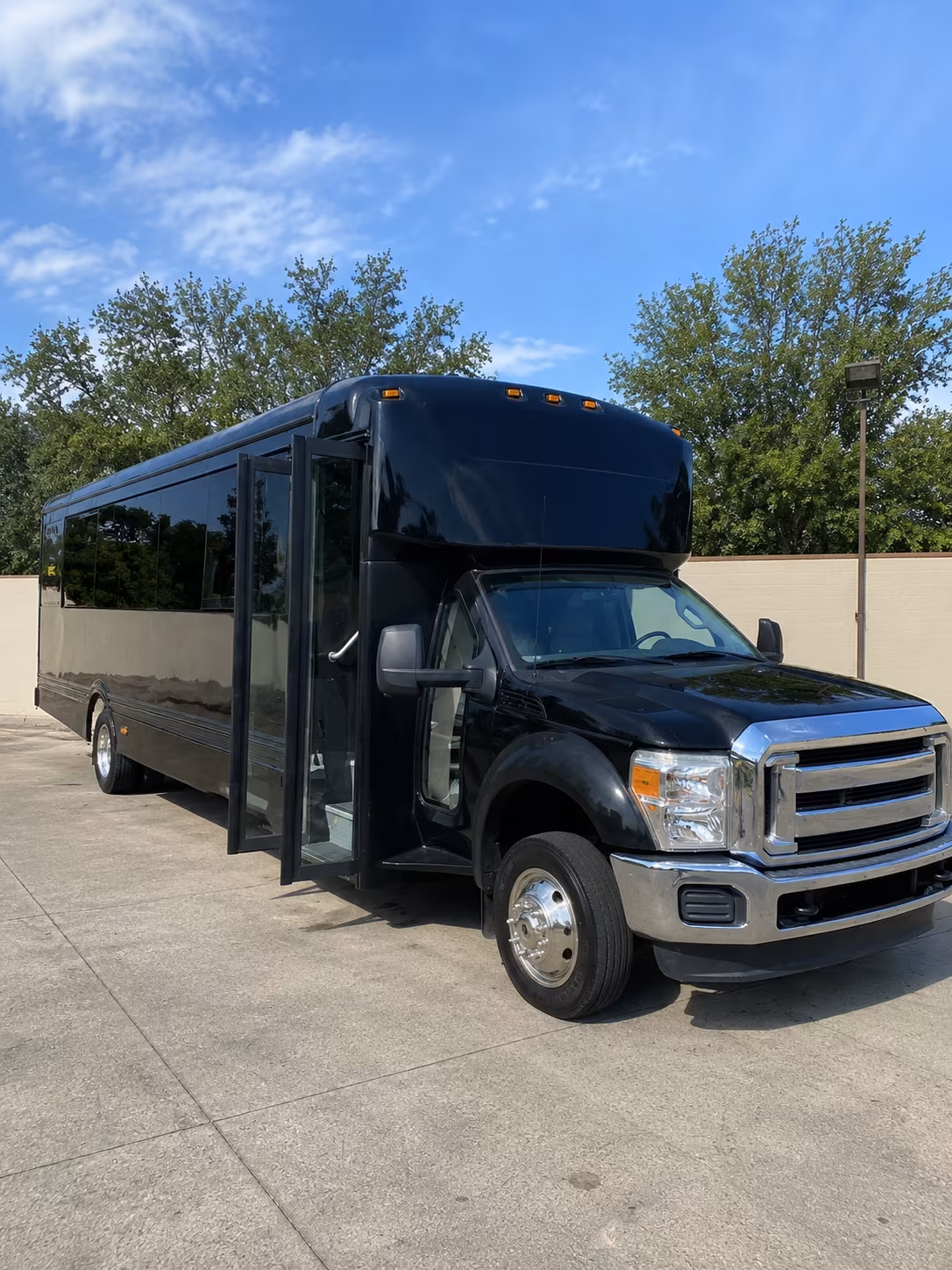 west bloomfield 20 passenger party bus