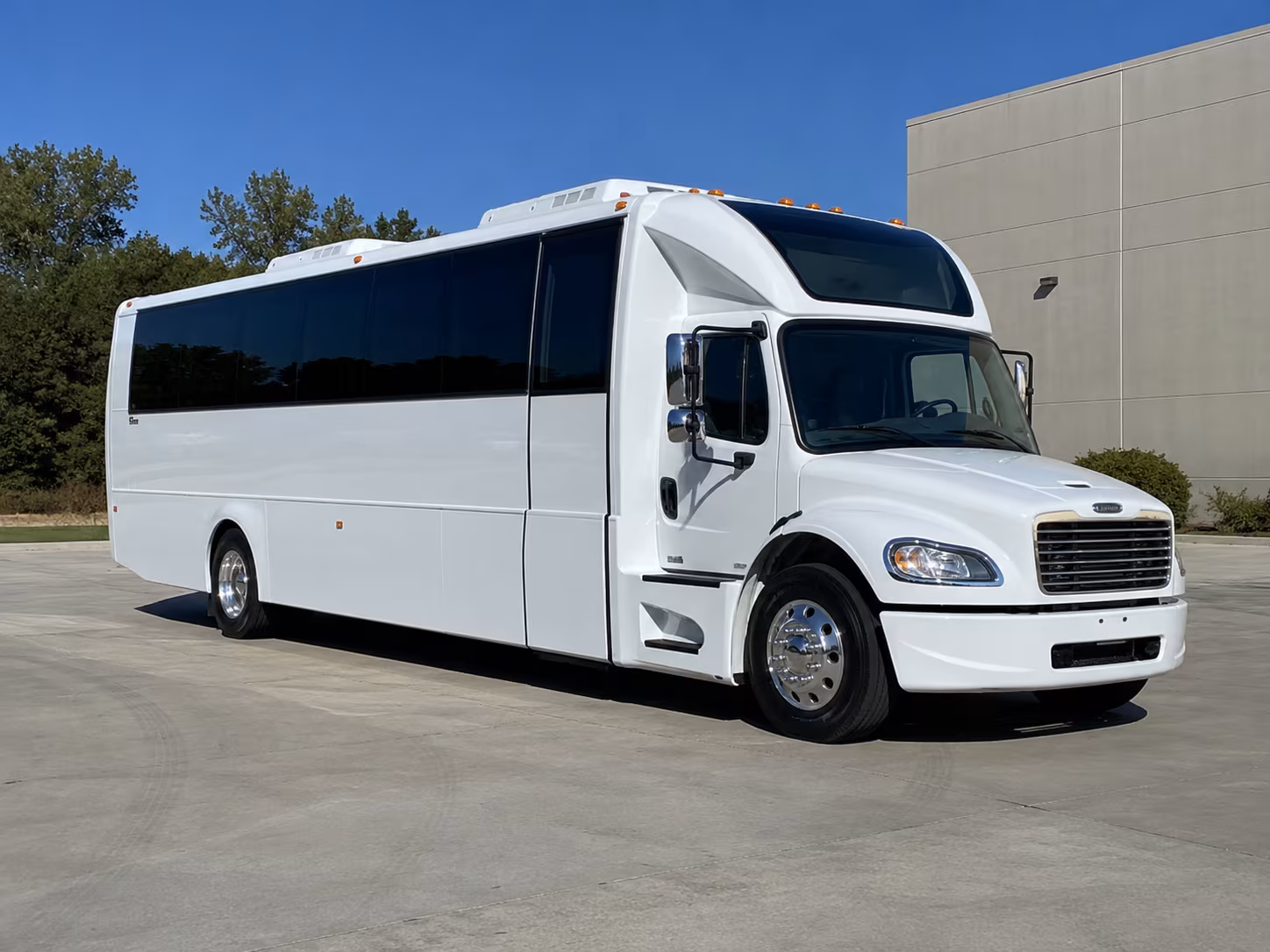 west bloomfield 28 passenger party bus